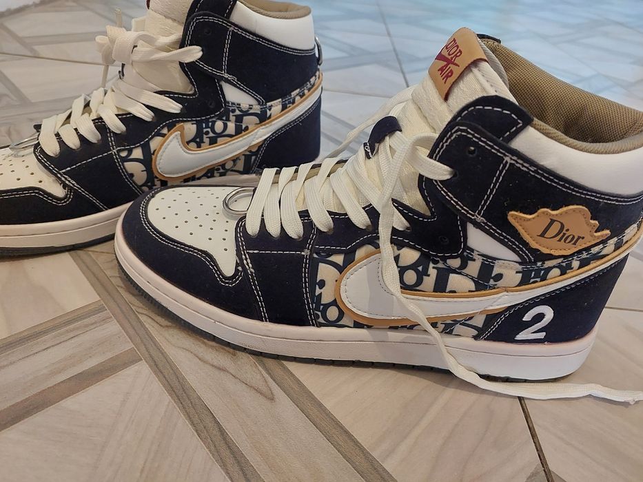 Обувь спортивного стиля