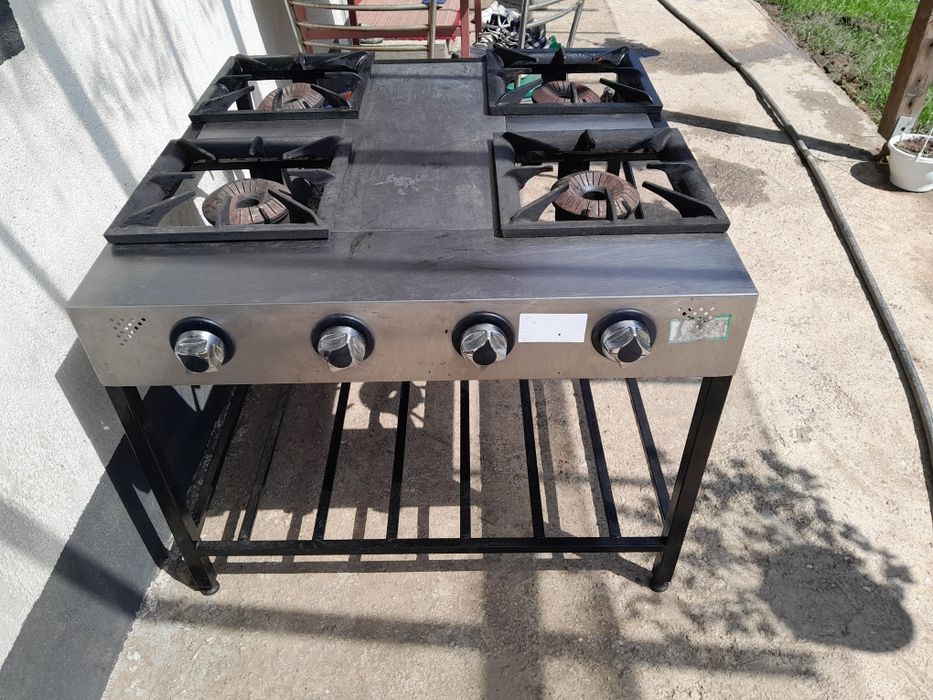 Vând aragaz și hota