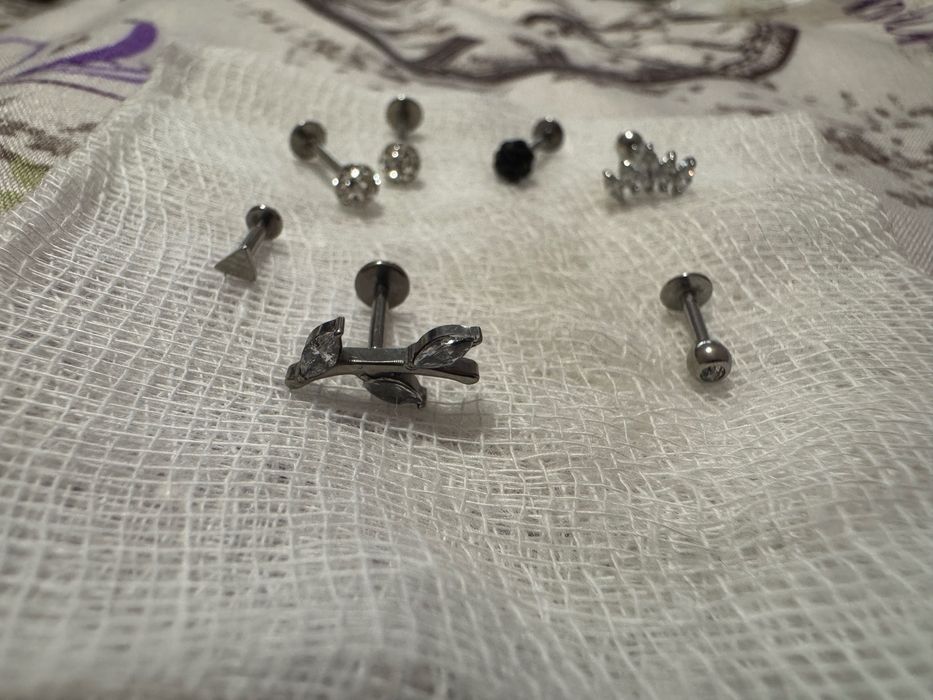 Обеци, пиърсинг пъп