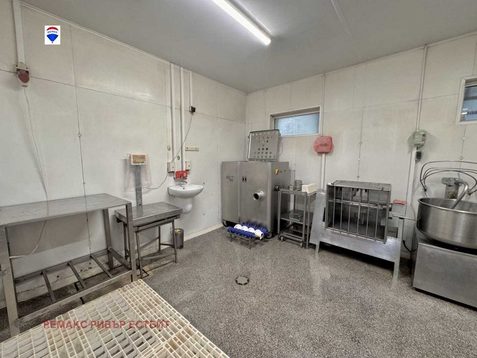 Продава се Промишлена сграда в Русе, Родина 1 - 346 кв.м за 1642 €/кв.м - Снимка #3