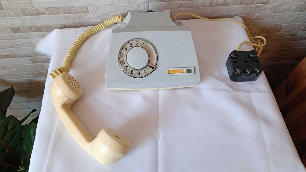 Стар телефон със шайба - военен - П-170 - 1977г.