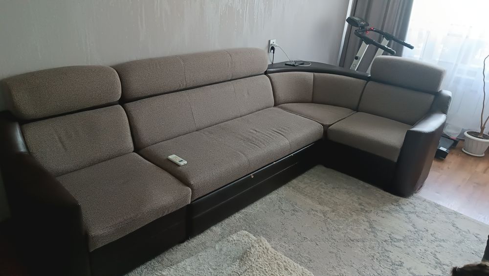 Продам не большой диван.