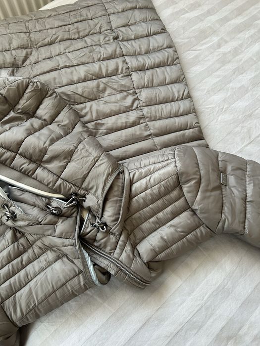 Яке Esprit със светлоотразителен стикер