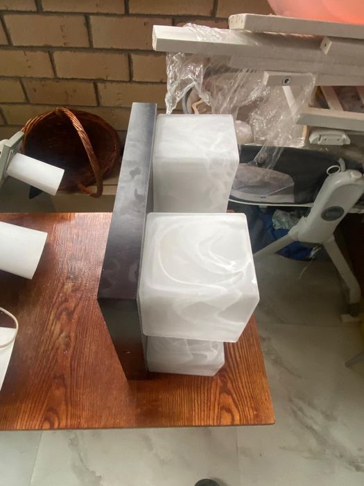 Продам потолочную люстру