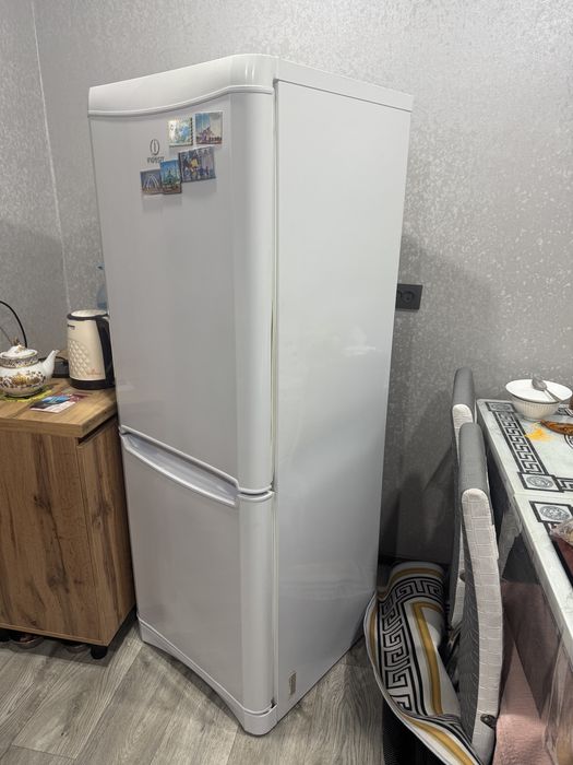 Продам холодильник Indezit/Индезит
