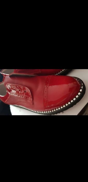 Pantofi din piele lacuită