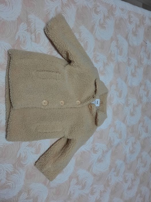 Продам демисезонное пальтишко 104-110