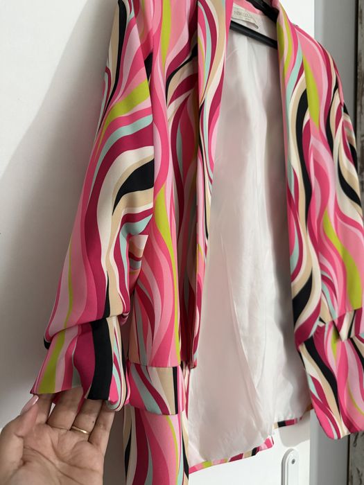 Дамско сако с цветен принт