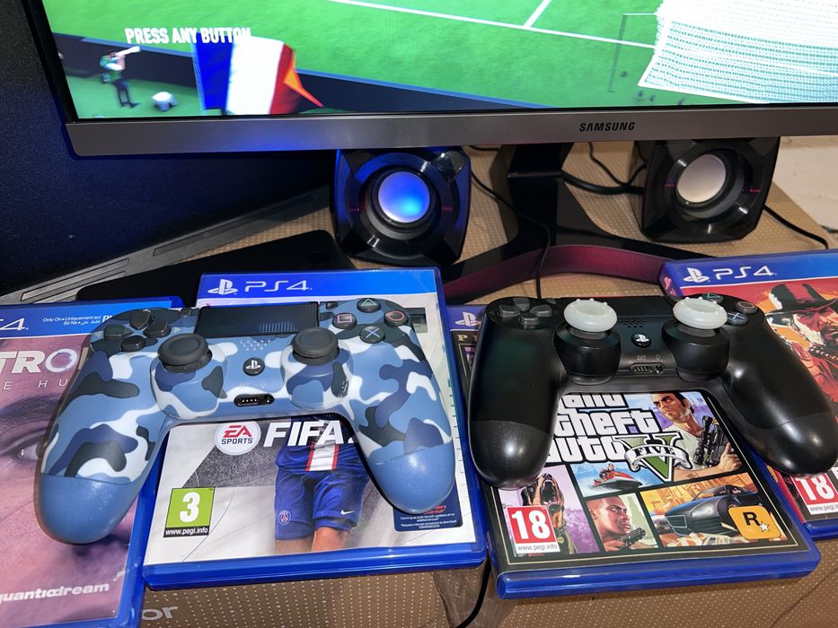 PlayStation 4 monitors game disc