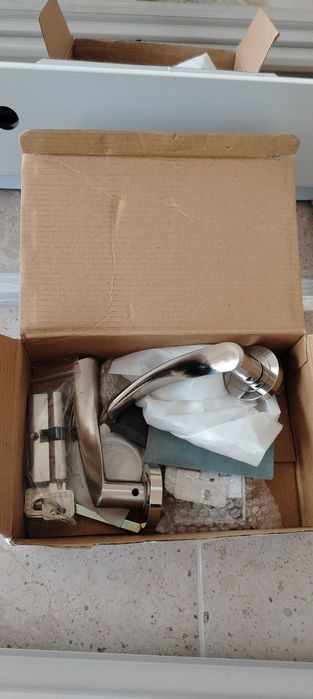 Интериорна-аруминиева врата за баня