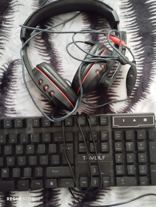 Продам  клавиатуру