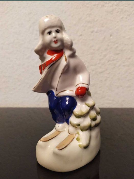 Новогодние подарки близким статуэтки "Лыжник" и "Фигуристка"