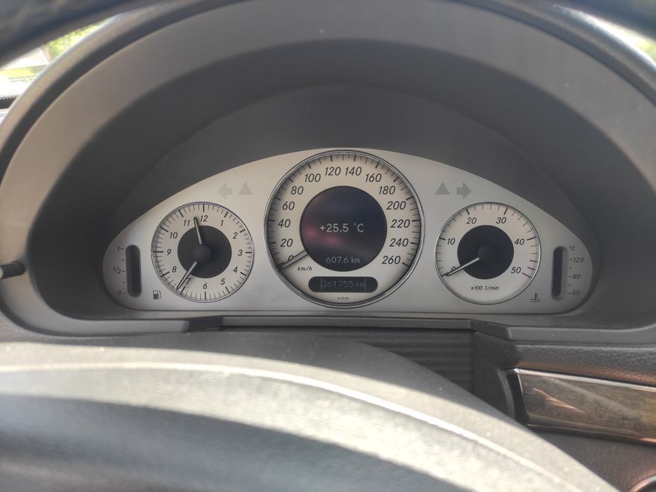 Продавам Мерцедес е320 !