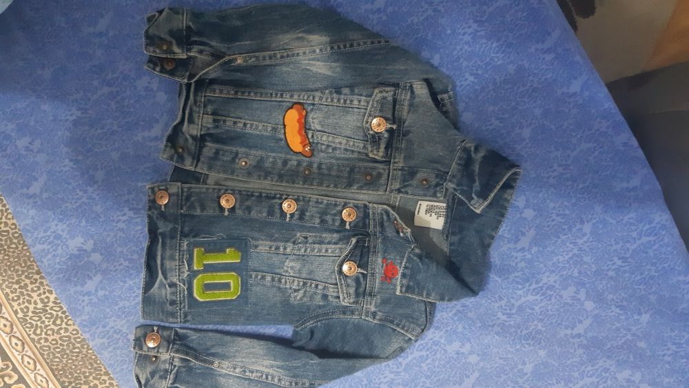 Продам джинсовую куртку для мальчика