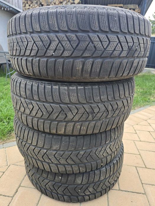 Vand 4 anvelope iarna Pirelli Sottozero 3 ranforsate 215/60/16