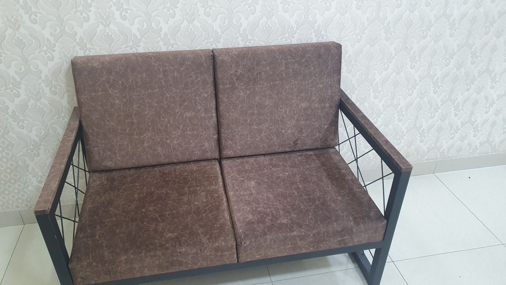 Срочно продам диван для офиса