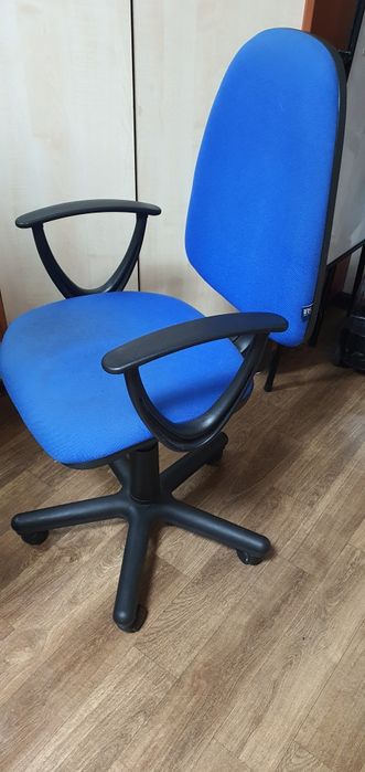 Продам офисный стул