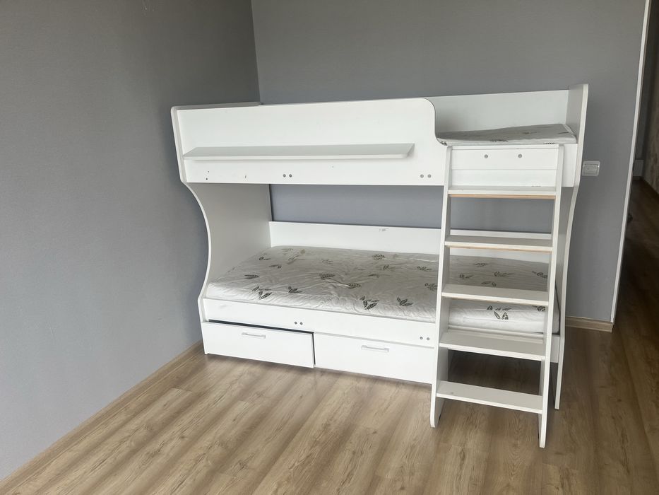 Детская двухэтажная кровать