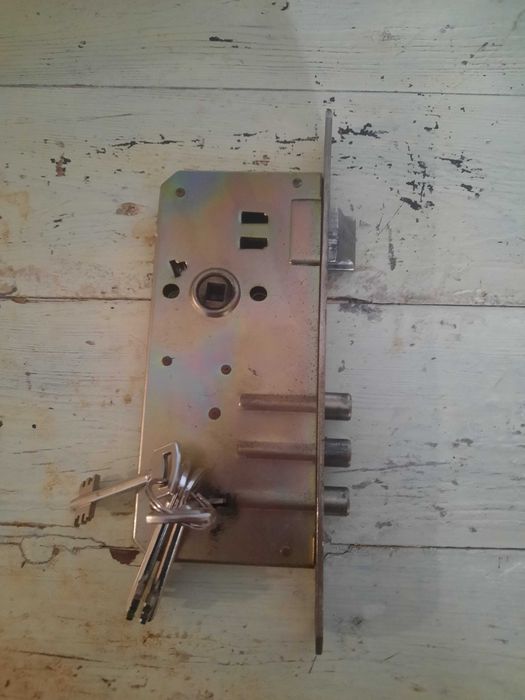 Секретна брава за врата