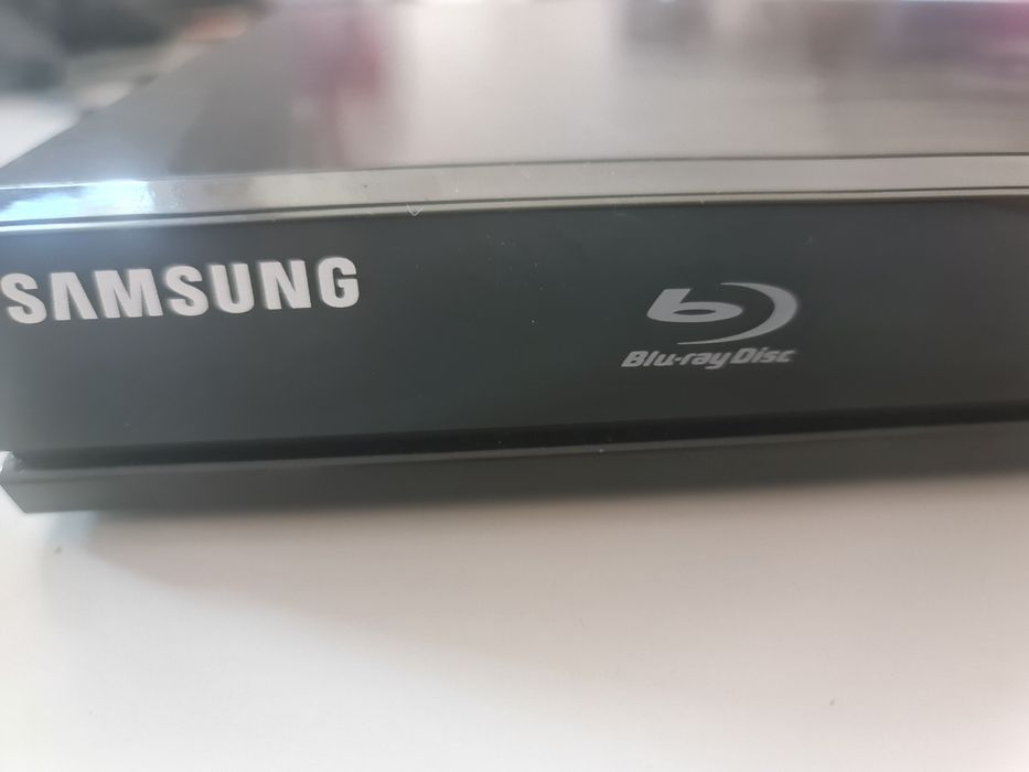 Samsung Blu-Ray BD-J4500R плеър
о през Samsung Blu-Ray BD-J4500 плеър