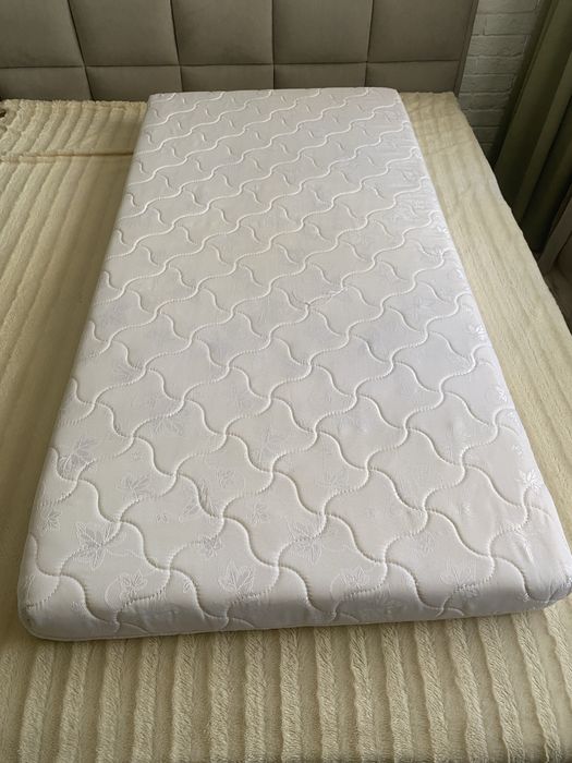 Продам детскую кровать с матрасом