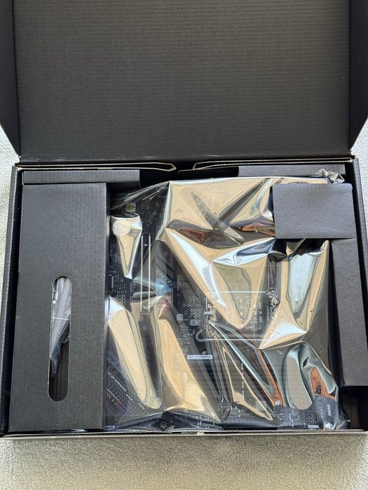 Asus Rog Strix B870-F  gaming wi-fi SIGILATA