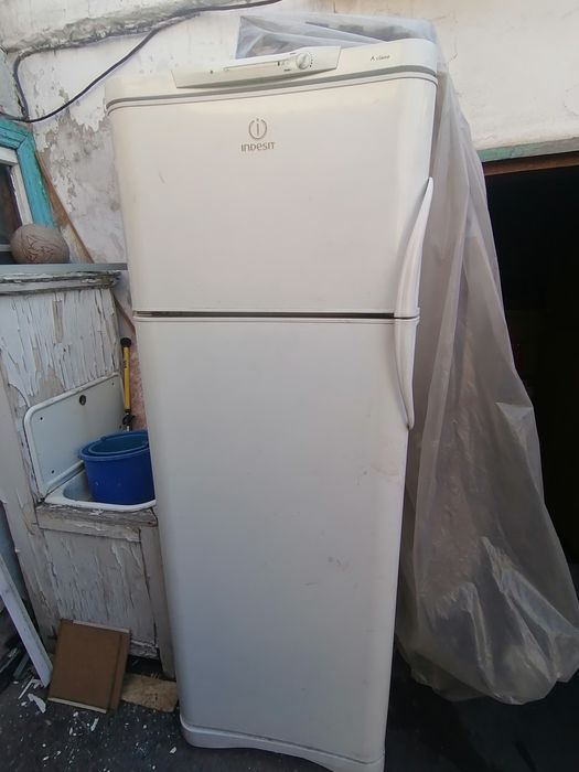 Холодильник indesit