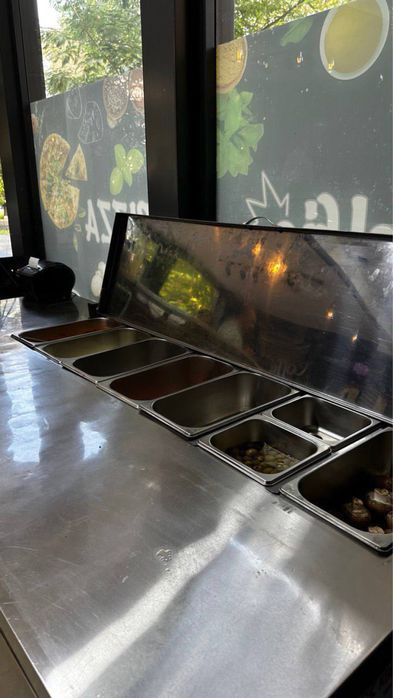 Профессиональный холодильник / холодильный стол