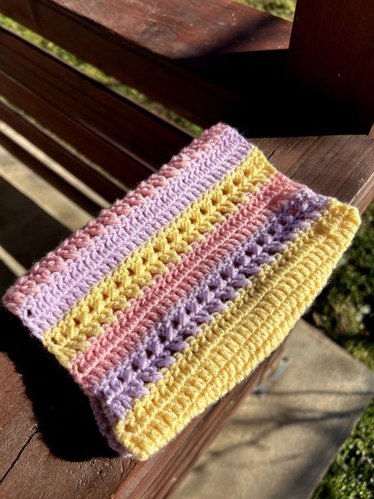 Huse pentru cărți crosetate manual, modele unice personalizabile