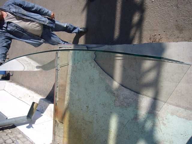 Гнутое стекло для холодильника витрины