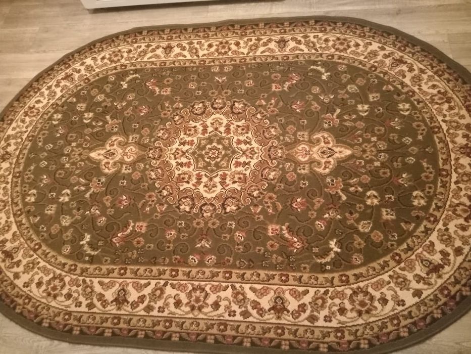 Ковер овальный в отличном состоянии