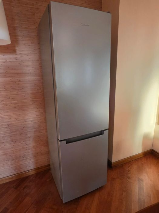Холодильник Indesit ITS 4200 S