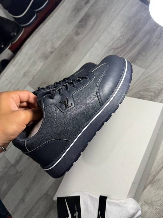Louis Vuitton Premium Erkaklar Krossovkalari — To'q Ko'k (Dark Blue)
