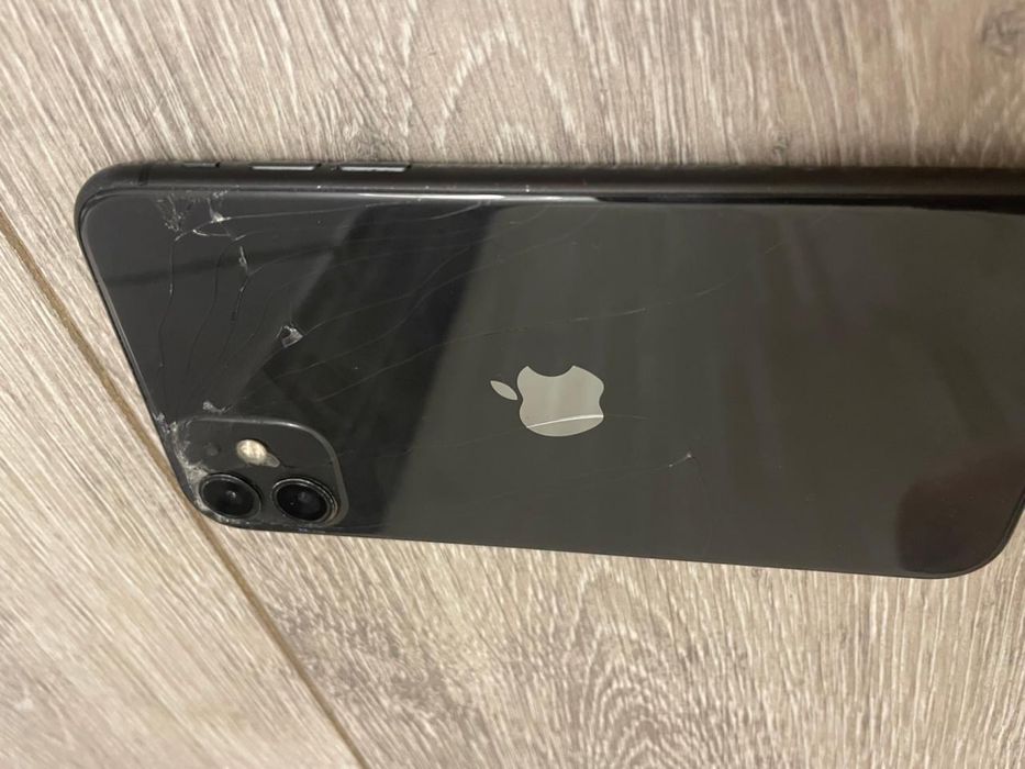 Продам Айфон 11