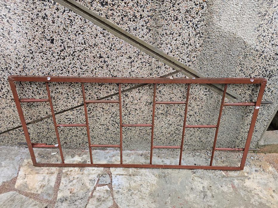 Решетки за прозорци за мазе и Железни парапети