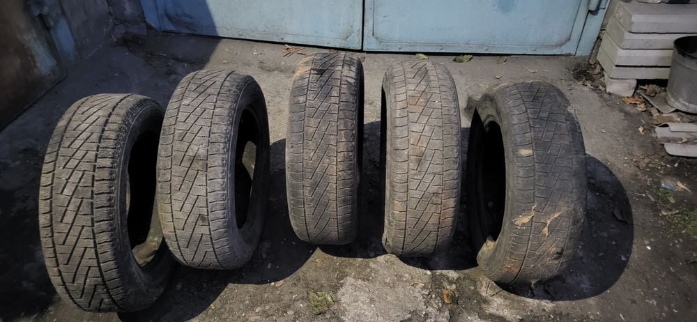 Продам зимнюю резину.