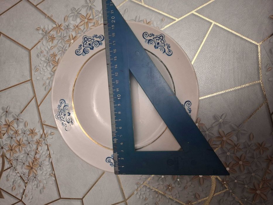 Хрустальные кружки 200 мл. Тарелки.