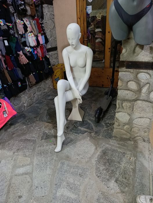 Много запазени манекени мъжки и женски