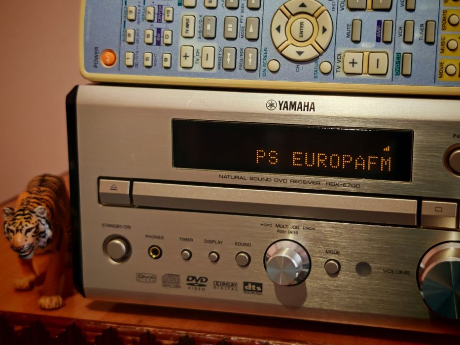 Yamaha RDX-E700. Amplificator/DVD/CD/MP3/tuner RDS  Pianocraft Series. Bijuterie audio. Preț fix !