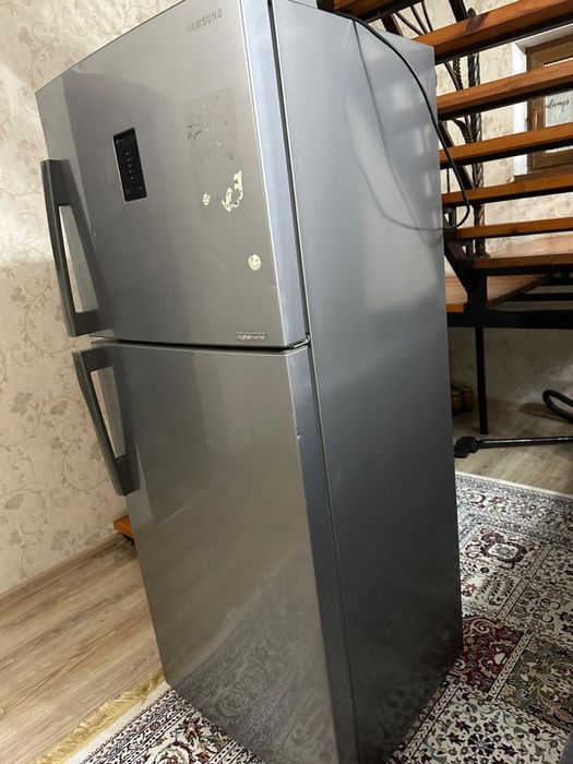 Холодильник Samsung