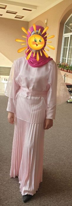 Продам вечерное платье. Одевало один раз на свадьбу.  Цена: 500.000