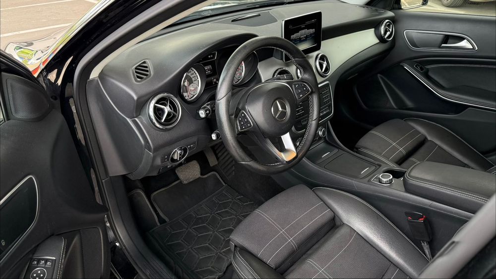 Mercedes-Benz GLA 220d Sport Edition Automat Panoramic Camera Tva deductibil
