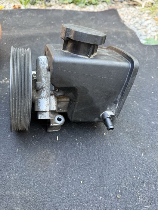 Хидравлична помпа - Mercedes C(w204)