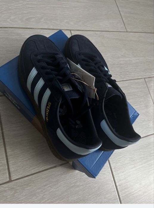 продам кроссовки Adidas