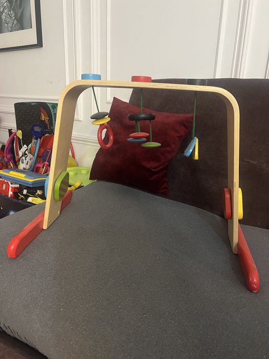 Дуга с игрушками Ikea