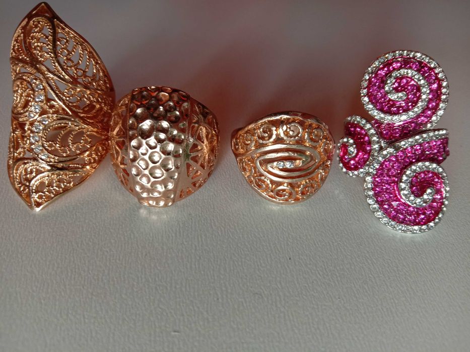 Кольца (бижутерия)