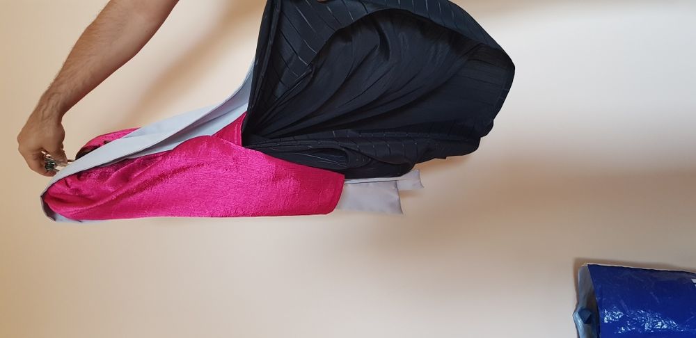 Дизайнерски костюм направен по поръчка ,ръчно рисуват, копринен