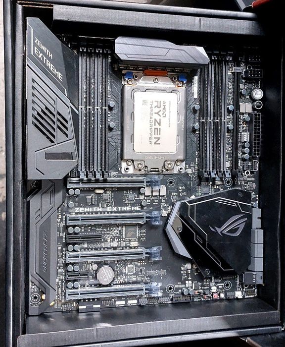 Материнская плата 
Процессор AMD Ryzen Threadripper 1950XПроцессор AMD