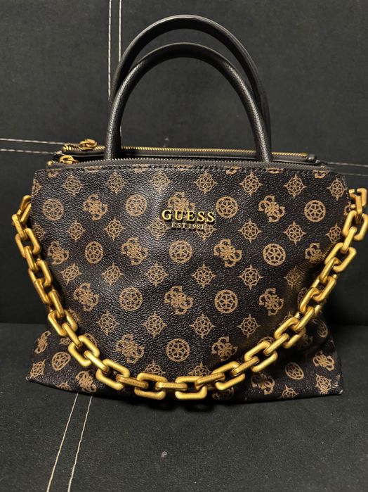 Дамска чанта GUESS