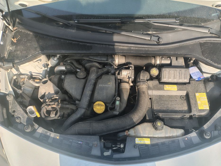 Vand Renault clio 2011 euro 5  pentru dezmembrări